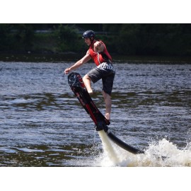 Hoverboard - létání nad vodou