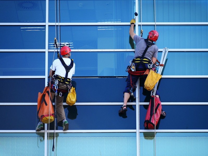 Výškový pracovník - průmyslový lezec