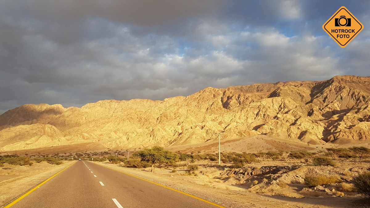 Nový směr po silnici kolem Mrtvého moře