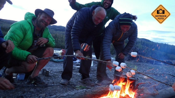 Skotská whisky Glenfiddich i opečené marshmallowny udělali obrovskou radost. Foto: HOTROCK.cz Skotská whisky Glenfiddich i opečené marshmallowny udělali obrovskou radost. Foto: HOTROCK.cz