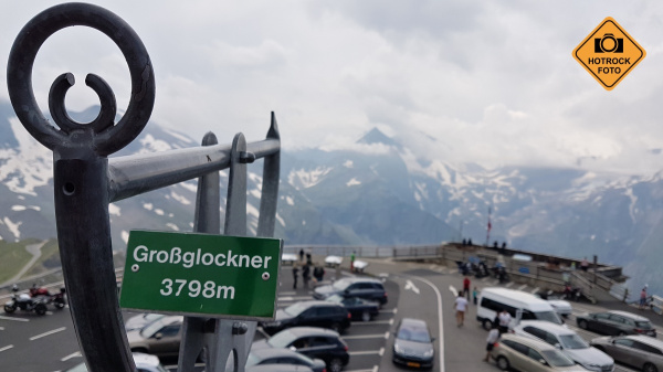 Tam je nejvyšší hora Rakouska Grossglockner 3 798 metrů. Tam je nejvyšší hora Rakouska Grossglockner 3 798 metrů.